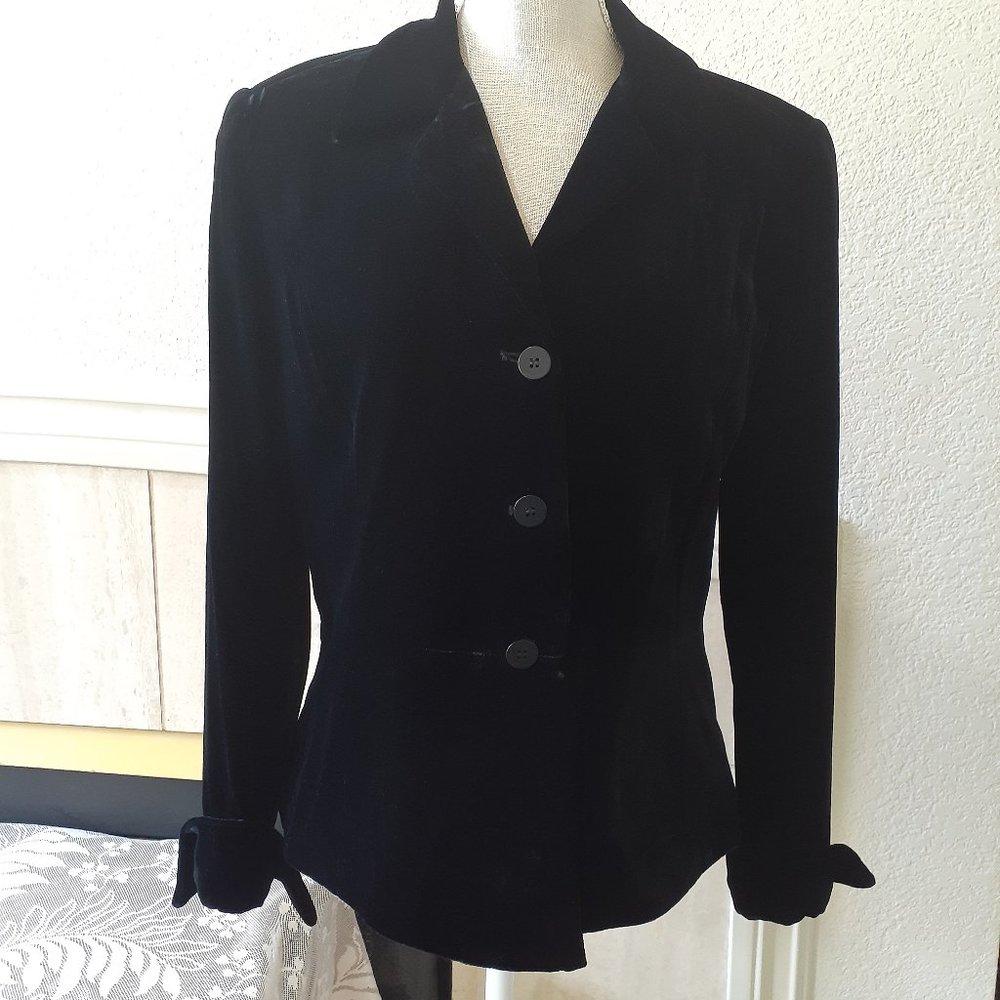 Vintage Drama Black Velvet Fitted Jacket